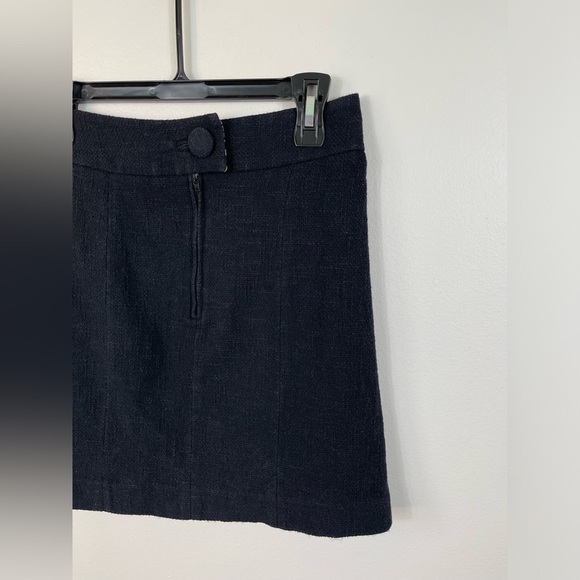 H&M TEXTURED MINI SKIRT Classic Casual Black Women's Button Accent Size 4 - Picture 6 of 10
